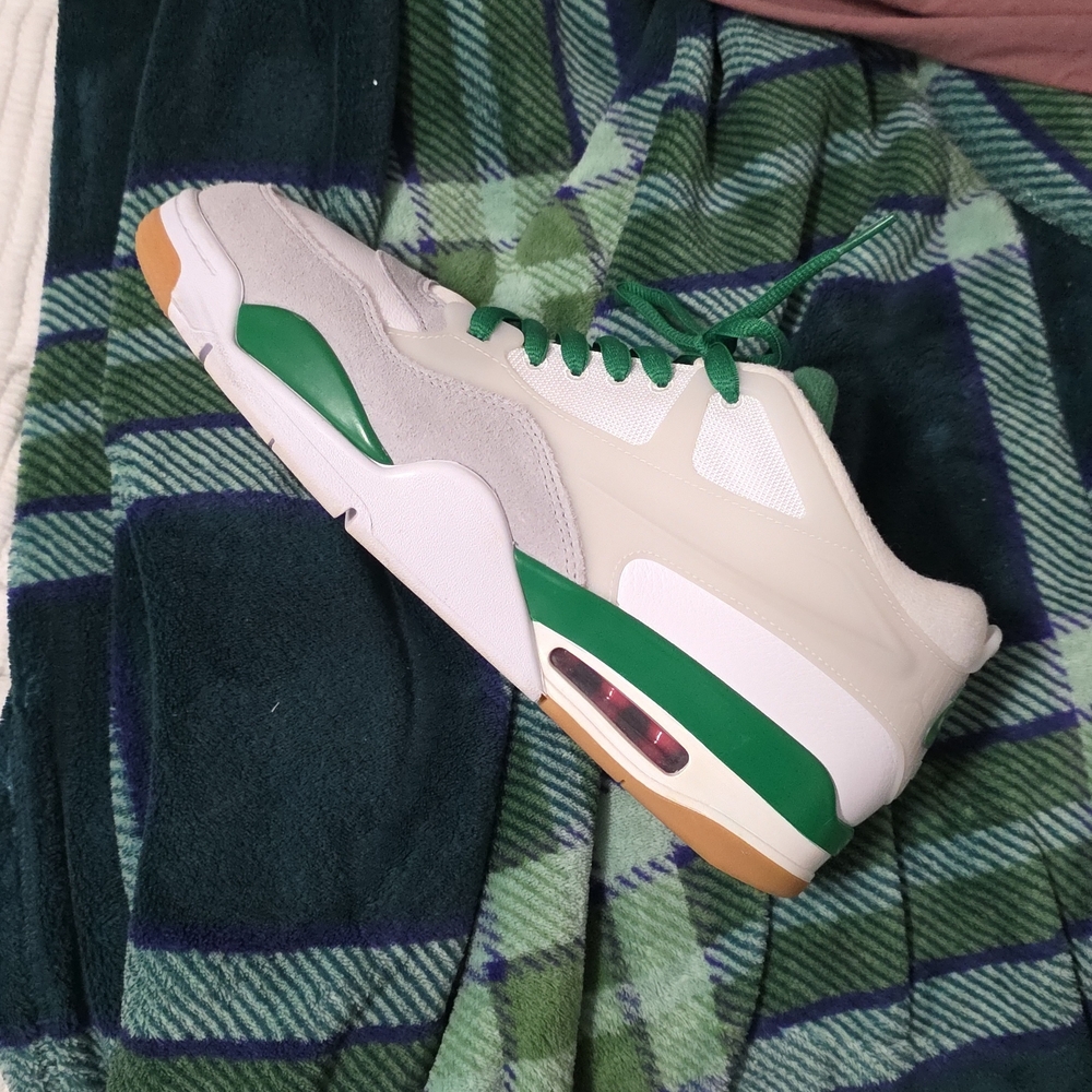 Jordan Athletic Shoes in Green and White